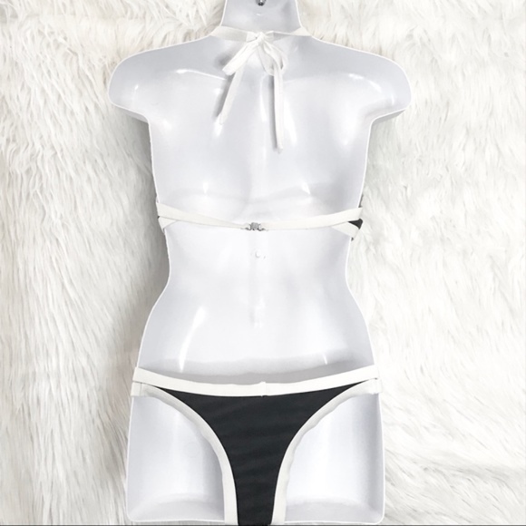 Minimalist black and white halter bikini set - Picture 3 of 8